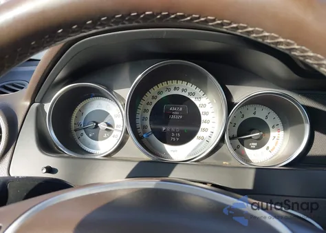 2013 Mercedes-Benz C 250 Sport z USA, uszkodzony, nr VIN WDDGF4HB6DR268262